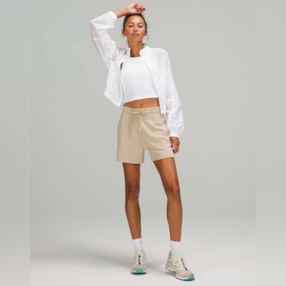 Lululemon Soft Ambitions High Rise Short in Trench